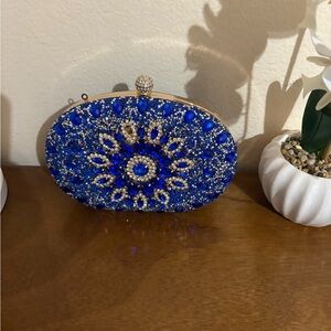 Ringstone blue and silver clutch